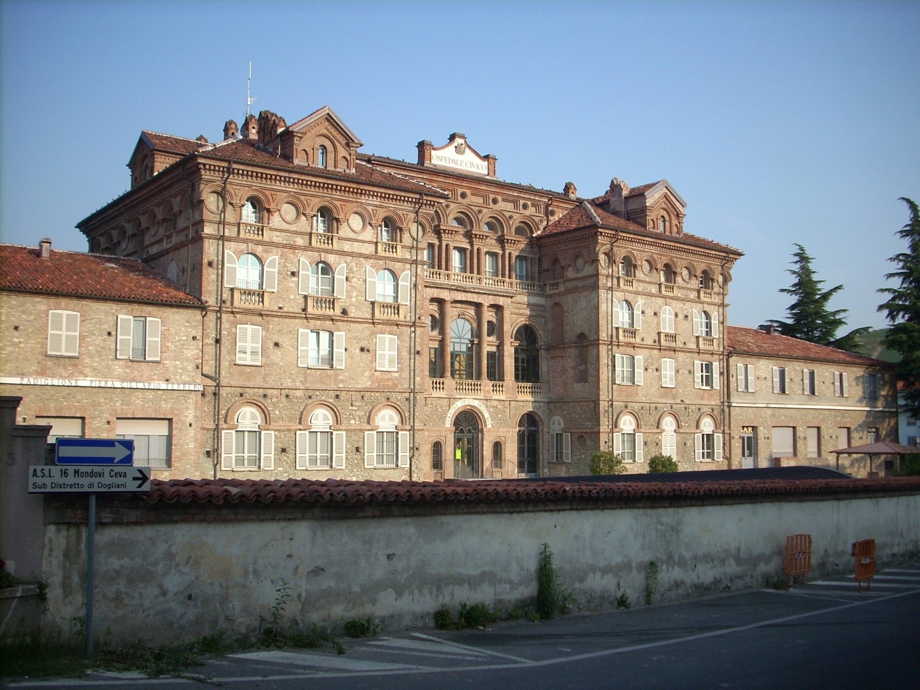 Ospedale Civico, Dogliani, Italy - 02.JPG
